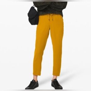 Lululemon On the Fly 7/8 Pant *Woven Fools Gold Medium